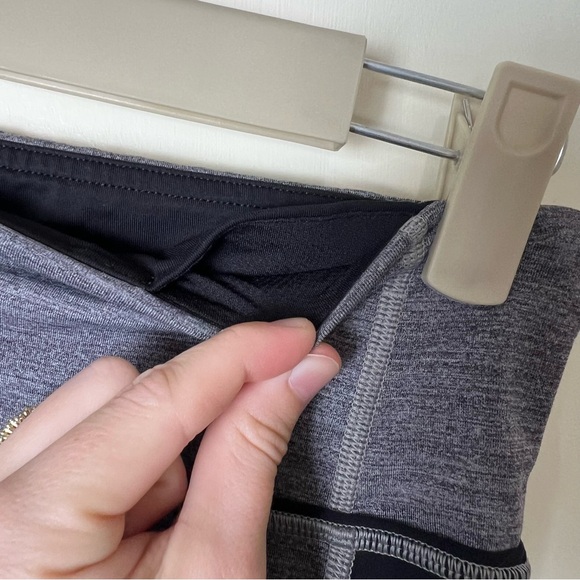 Lululemon Women’s Pace Rival Crop Leggings Black Gray Size 4 Pockets Mid Rise - Picture 12 of 13